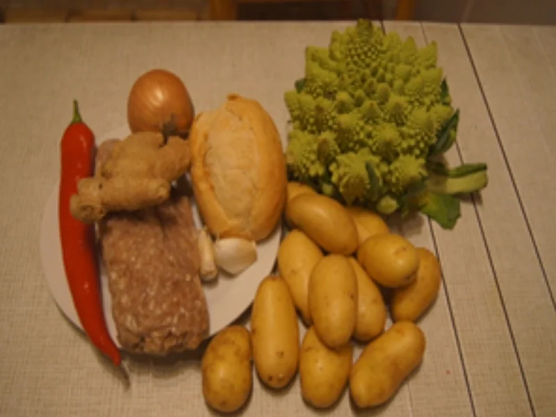 Herzhafte gewürzte Buletten mit Honig-Chili-Sahne-Sauce, Romanesco und Drillingen - Rezept - Bild Nr. 14968