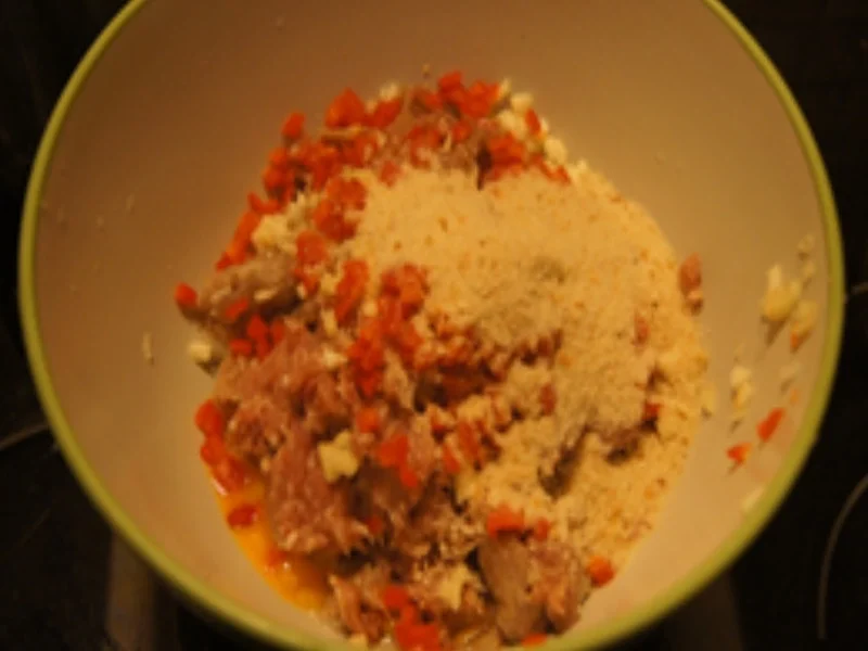 Herzhafte gewürzte Buletten mit Honig-Chili-Sahne-Sauce, Romanesco und Drillingen - Rezept - Bild Nr. 14969