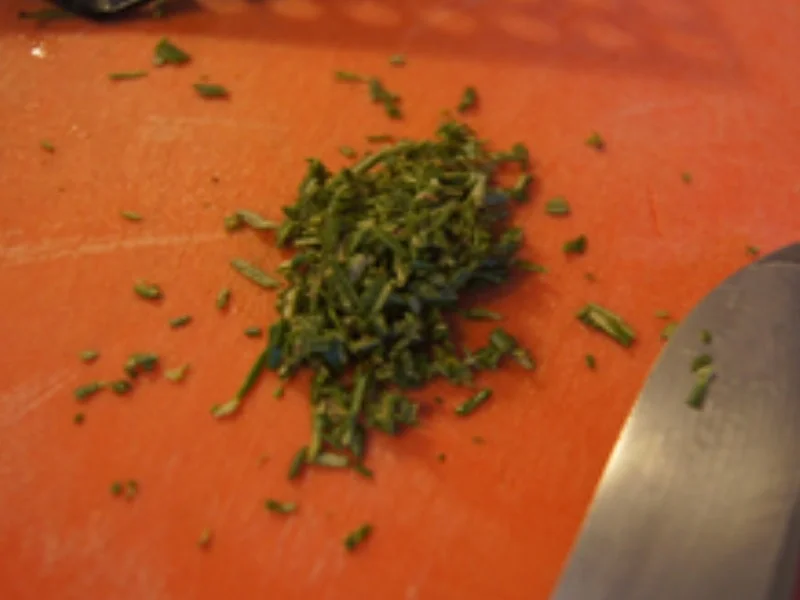 Herzhafte gewürzte Buletten mit Honig-Chili-Sahne-Sauce, Romanesco und Drillingen - Rezept - Bild Nr. 14974