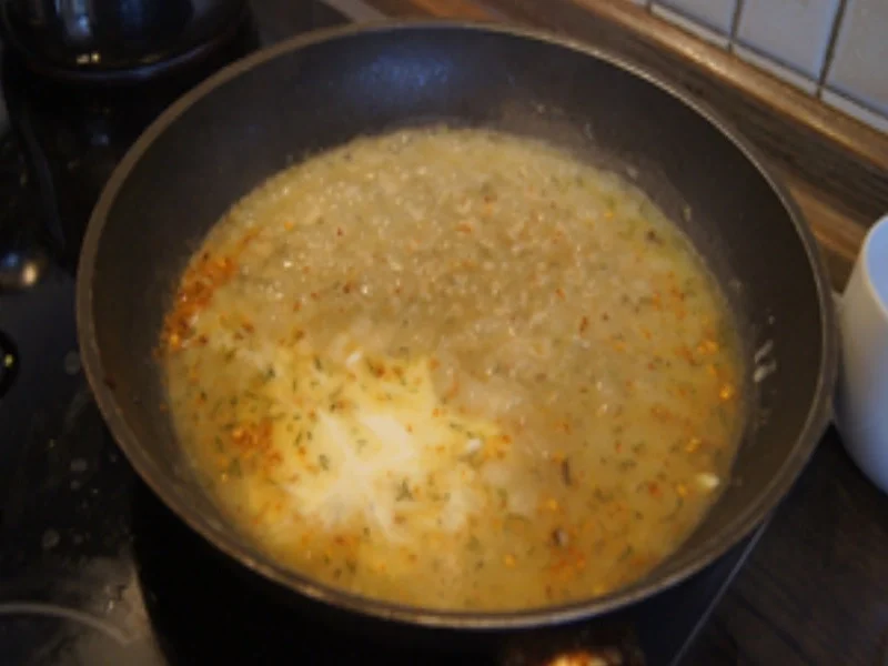 Herzhafte gewürzte Buletten mit Honig-Chili-Sahne-Sauce, Romanesco und Drillingen - Rezept - Bild Nr. 14975