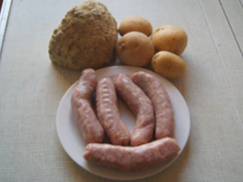Rezept: Frische grobe Bratwurst mit tschechischen Kraut süß-sauer und Sellerie-Kartoffel-Stampf Bild Nr. 3 Frische grobe Bratwurst mit tschechischen Kraut süß-sauer und Sellerie-Kartoffel-Stampf - Rezept - Bild Nr. 3