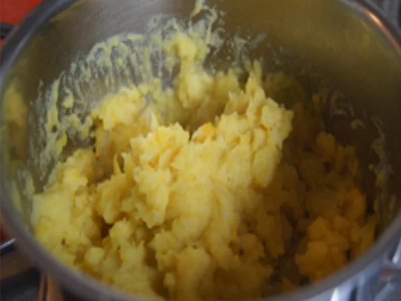 Rezept: Frische grobe Bratwurst mit tschechischen Kraut süß-sauer und Sellerie-Kartoffel-Stampf Bild Nr. 10 Frische grobe Bratwurst mit tschechischen Kraut süß-sauer und Sellerie-Kartoffel-Stampf - Rezept - Bild Nr. 10