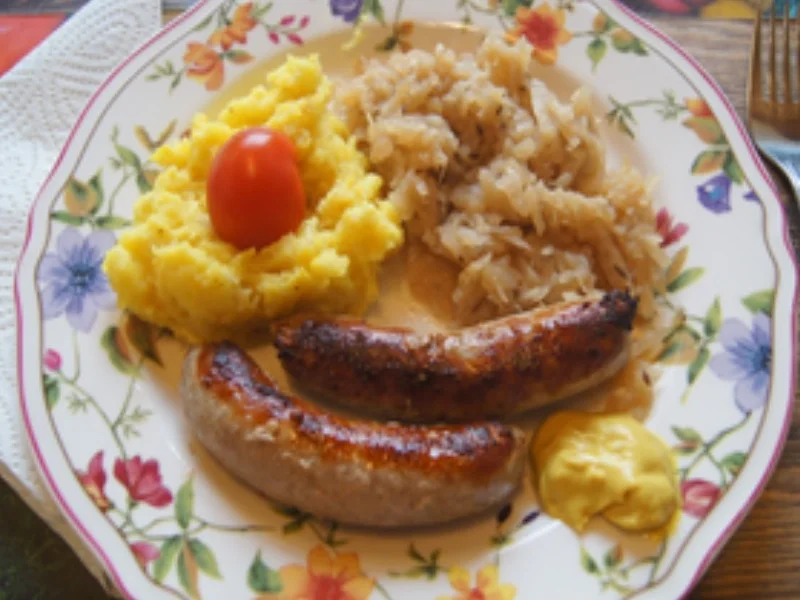 Rezept: Frische grobe Bratwurst mit tschechischen Kraut süß-sauer und Sellerie-Kartoffel-Stampf Bild Nr. 12 Frische grobe Bratwurst mit tschechischen Kraut süß-sauer und Sellerie-Kartoffel-Stampf - Rezept - Bild Nr. 12