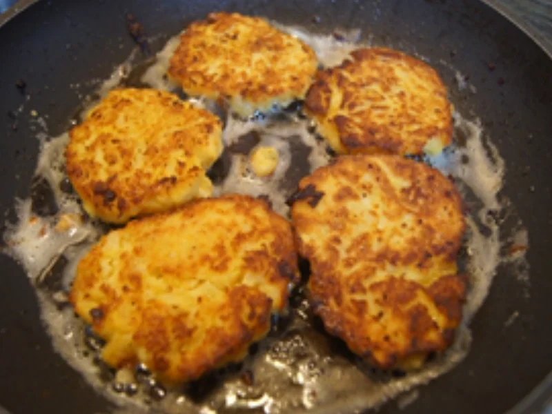 Rezept: Frische grobe Bratwurst mit tschechischen Kraut süß-sauer und Sellerie-Kartoffel-Stampf Bild Nr. 14 Frische grobe Bratwurst mit tschechischen Kraut süß-sauer und Sellerie-Kartoffel-Stampf - Rezept - Bild Nr. 14