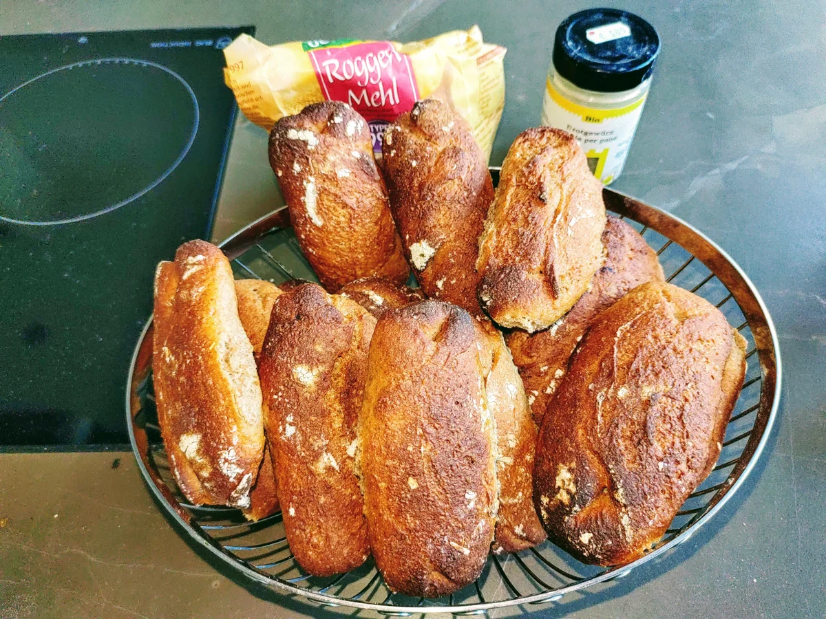 Schusterjungen aus Sauerteig - Rezept - Bild Nr. 14978