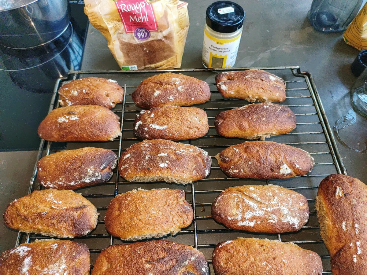 Schusterjungen aus Sauerteig - Rezept - Bild Nr. 14990