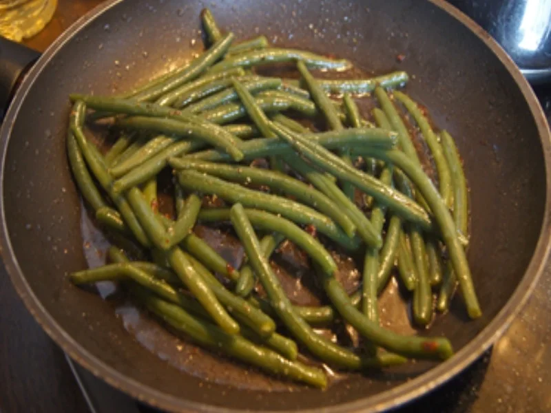Eichsfelder Schwartenwurst mit Bobby-Bohnen und Kartoffelstampf - Rezept - Bild Nr. 9