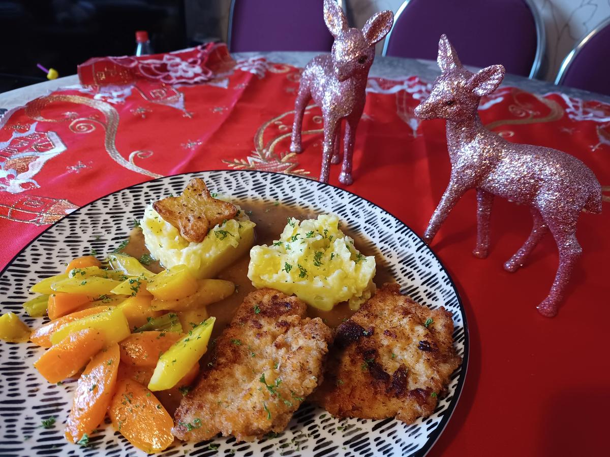 Schnitzel mit Kartoffelplätzchen und Möhrengemüse - Rezept - Bild Nr. 14980