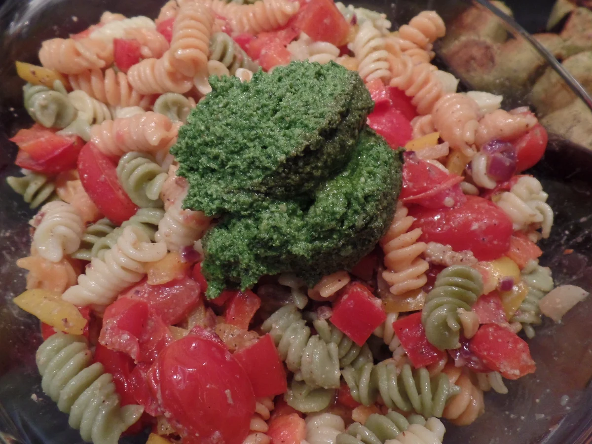 Bunter Nudelsalat mit Rucola-Pesto und Falafel - Rezept - Bild Nr. 14996