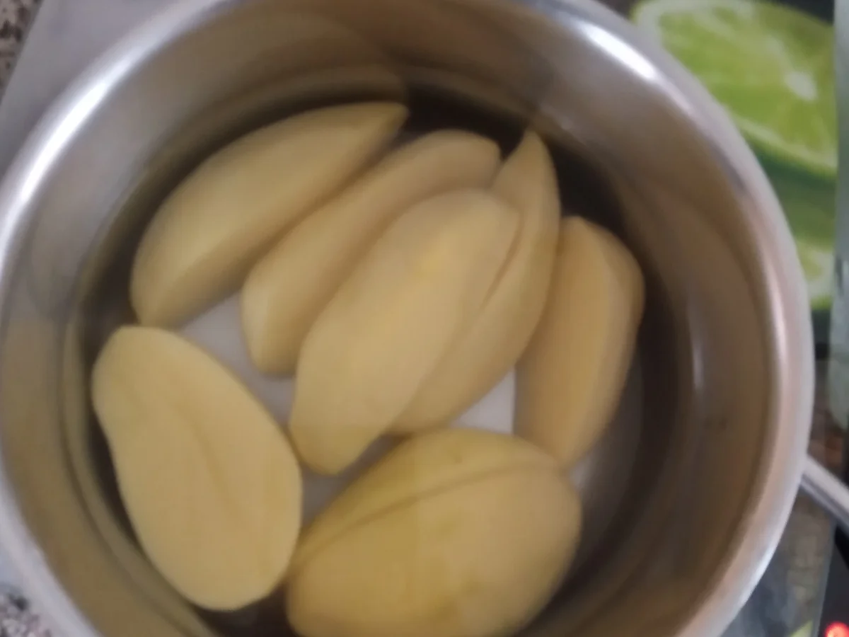 Gorgonzola - Blumenkohl mit Kartoffeln und Bratwurst. - Rezept - Bild Nr. 15010