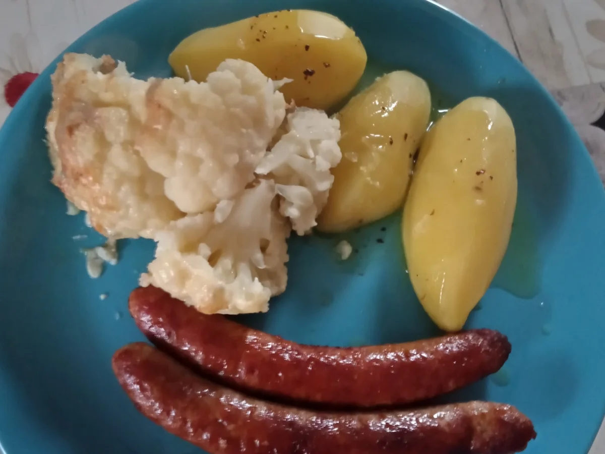 Gorgonzola - Blumenkohl mit Kartoffeln und Bratwurst. - Rezept - Bild Nr. 15012