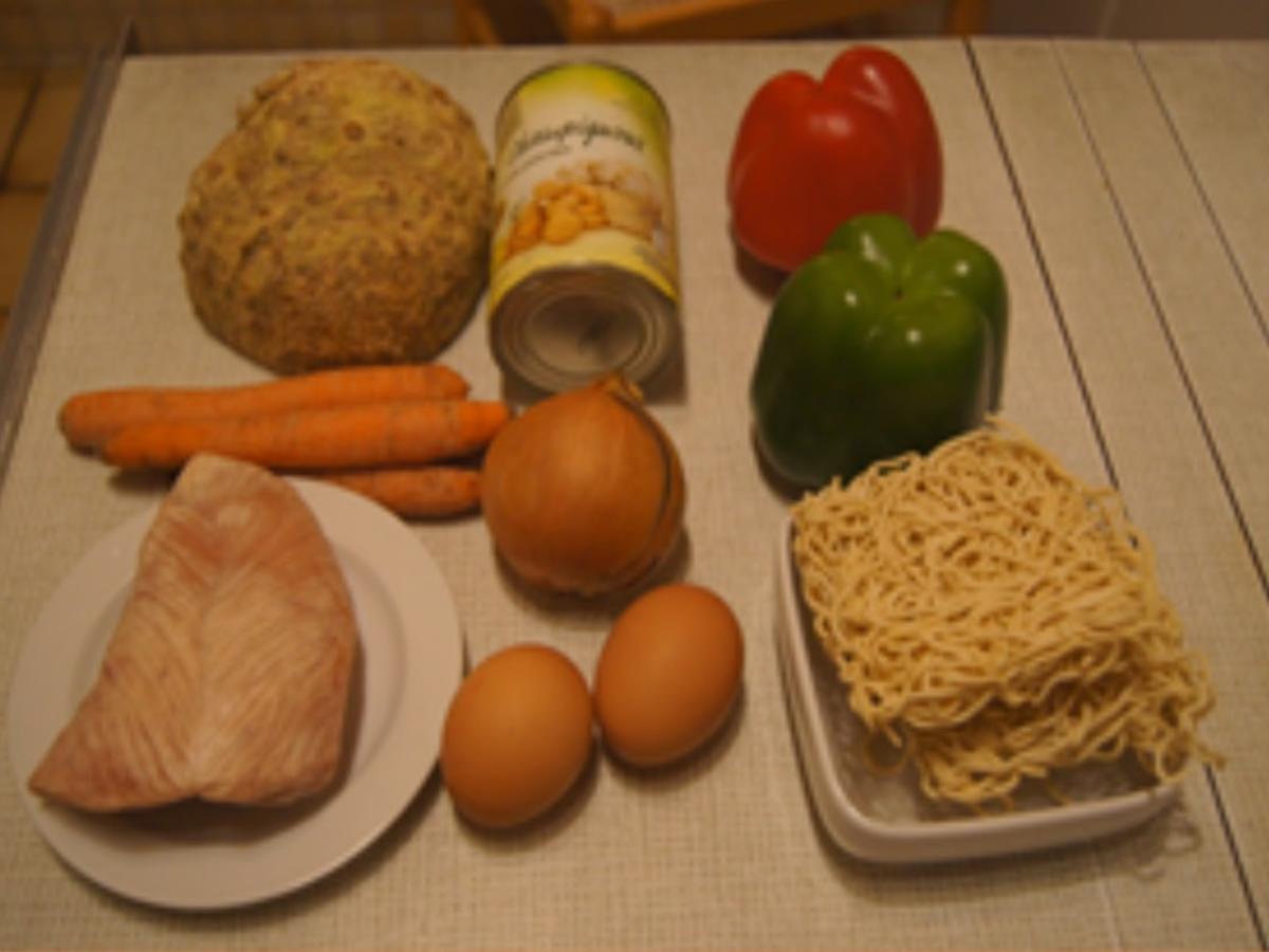 Asia-Wok mit Putenbrustfilet, Mie-Nudeln, Ei und Gemüse - Rezept - Bild Nr. 15014
