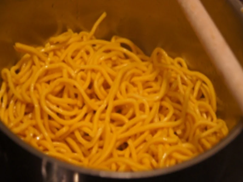 Asia-Wok mit Putenbrustfilet, Mie-Nudeln, Ei und Gemüse - Rezept - Bild Nr. 15017