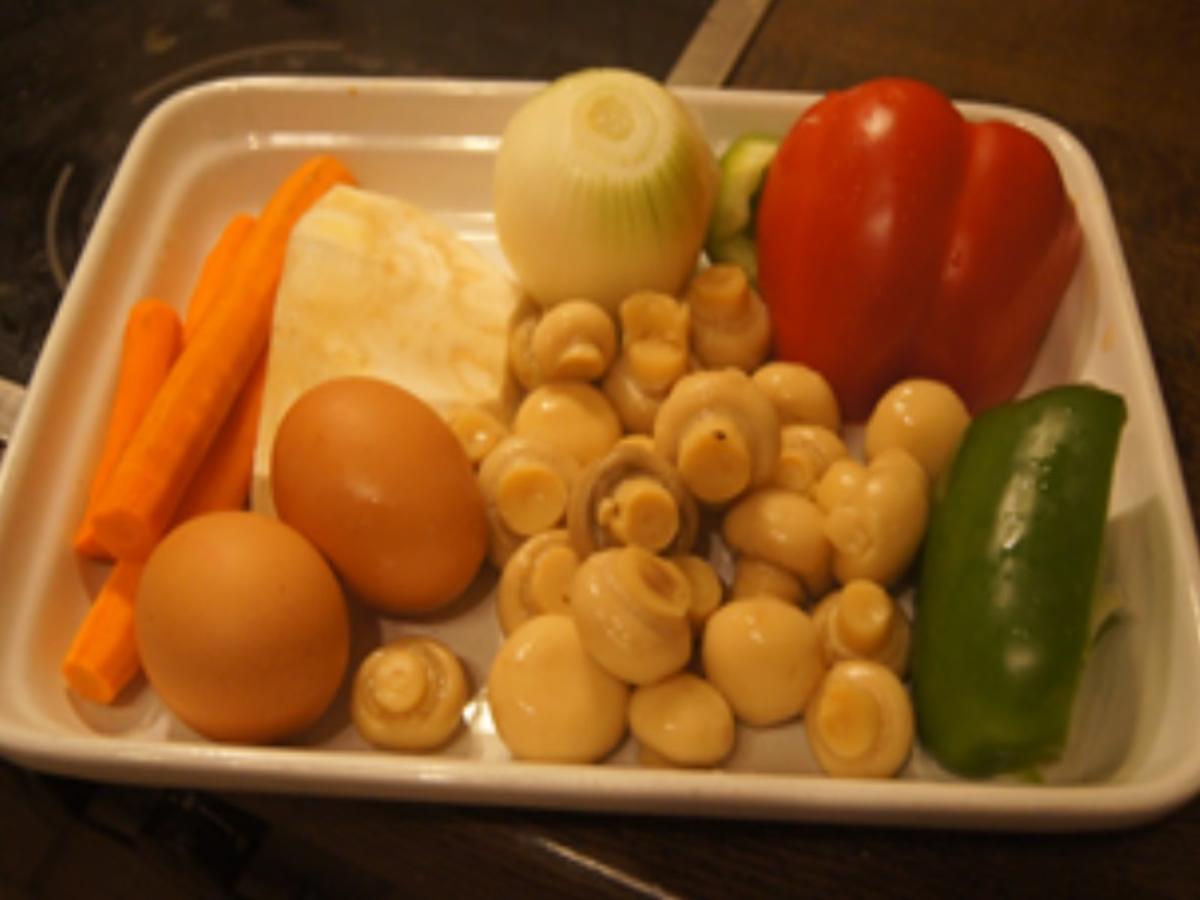 Asia-Wok mit Putenbrustfilet, Mie-Nudeln, Ei und Gemüse - Rezept - Bild Nr. 15020