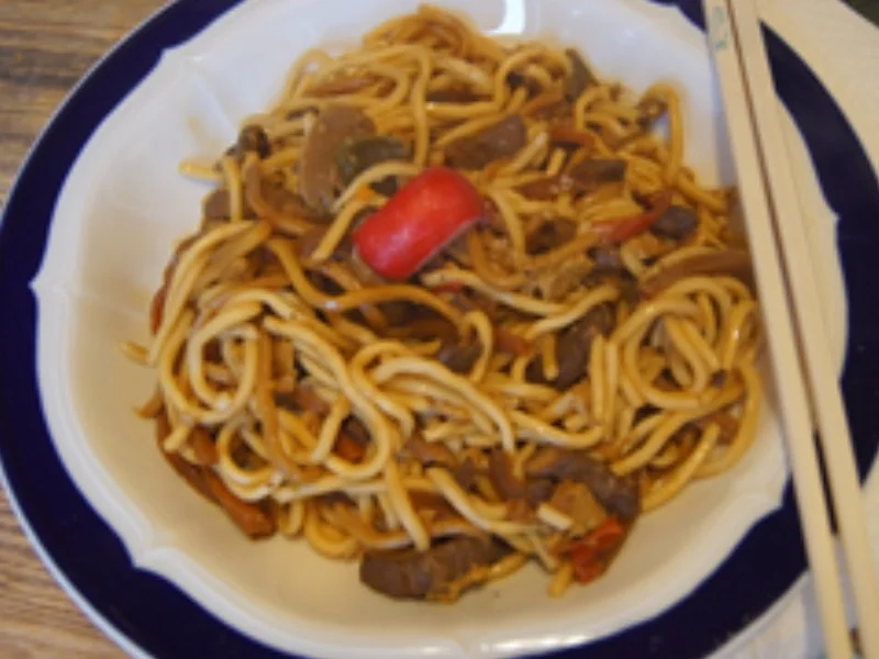 Asia-Wok mit Putenbrustfilet, Mie-Nudeln, Ei und Gemüse - Rezept - Bild Nr. 15027