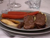 Whiskybraten mit Kartoffel-Pastinaken-Stampf an roten Möhren und Kräuterseitlingen - Rezept - Bild Nr. 15023