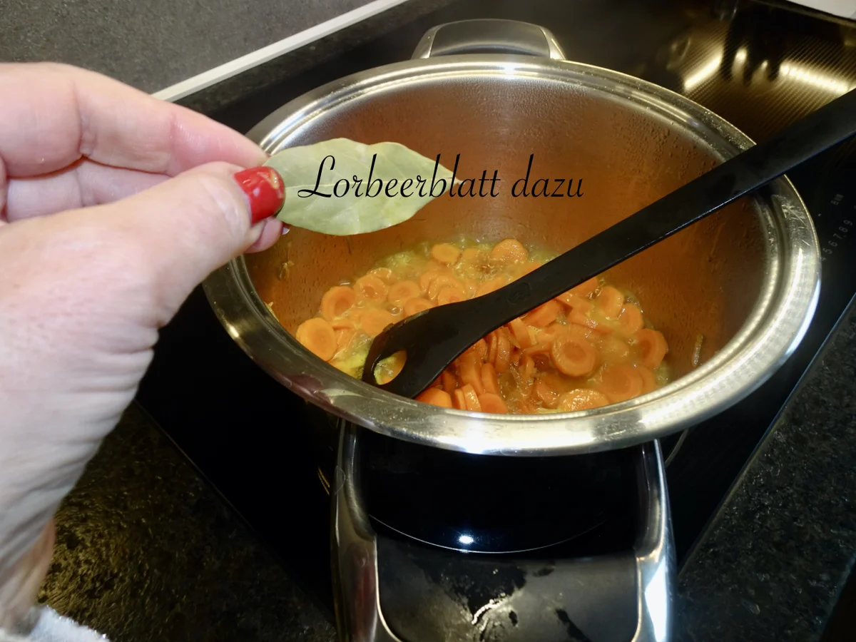 Rezept: glasiertes Karotten Süppchen - Kochbar Challenge Dez. 21 Bild Nr. 15025 glasiertes Karotten Süppchen - Kochbar Challenge Dez. 21 - Rezept - Bild Nr. 15025