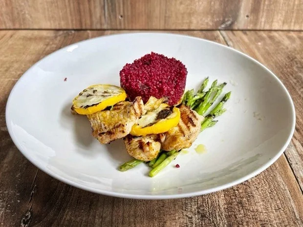 Roter Couscous-Salat mit Avocado und Pute (Maria Höfl-Riesch) - Rezept - Bild Nr. 2