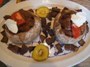 Gulasch mit Dunkelbier in Kartoffelbrötchen - Rezept - Bild Nr. 2