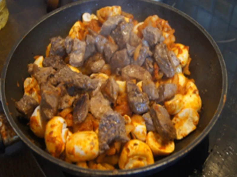 Gulasch mit Dunkelbier in Kartoffelbrötchen - Rezept - Bild Nr. 10