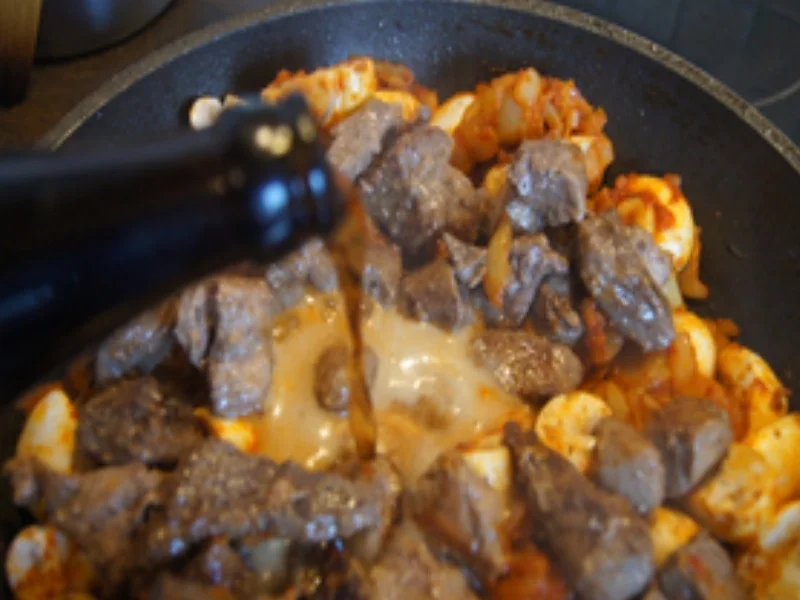 Gulasch mit Dunkelbier in Kartoffelbrötchen - Rezept - Bild Nr. 11