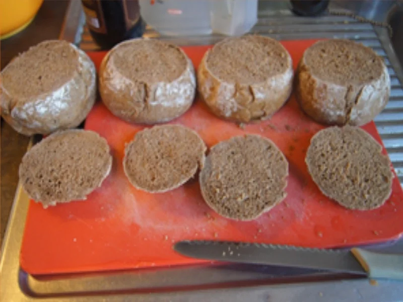 Gulasch mit Dunkelbier in Kartoffelbrötchen - Rezept - Bild Nr. 15