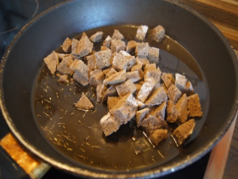 Gulasch mit Dunkelbier in Kartoffelbrötchen - Rezept - Bild Nr. 16