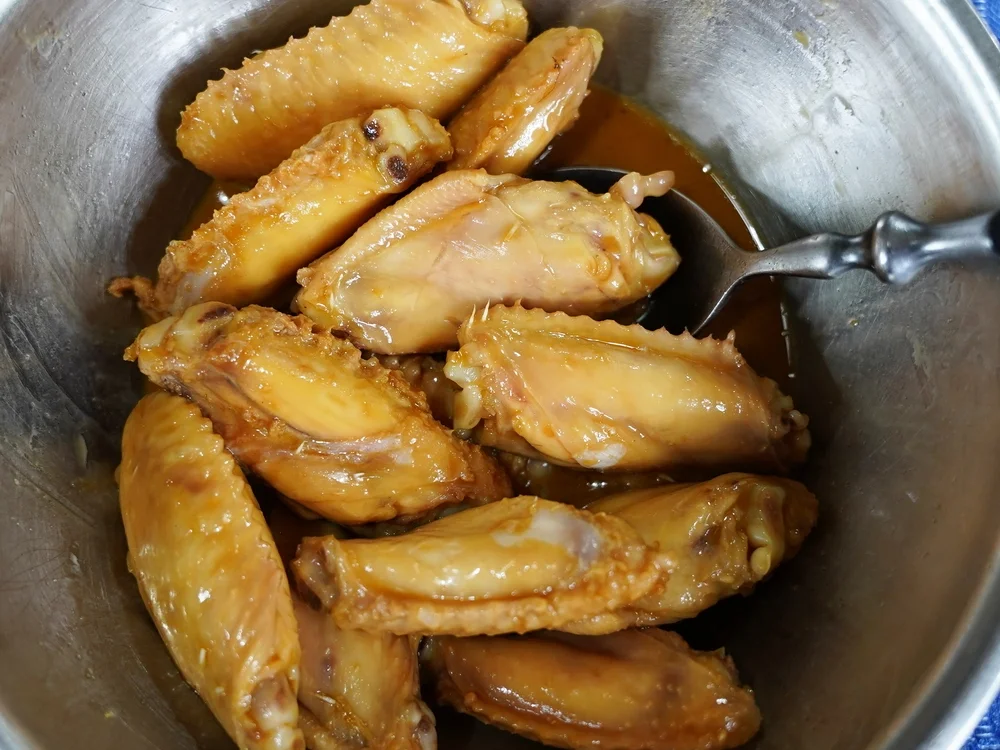 Rezept: Scharfwürzige Hühnerflügel mit Paprika Bild Nr. 15061 Scharfwürzige Hühnerflügel mit Paprika - Rezept - Bild Nr. 15061