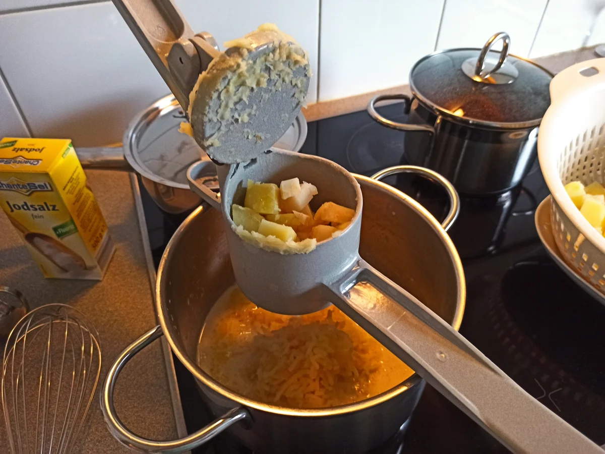 Rezept: Kartoffel Sellerie Püree Bild Nr. 4 Kartoffel Sellerie Püree - Rezept - Bild Nr. 4