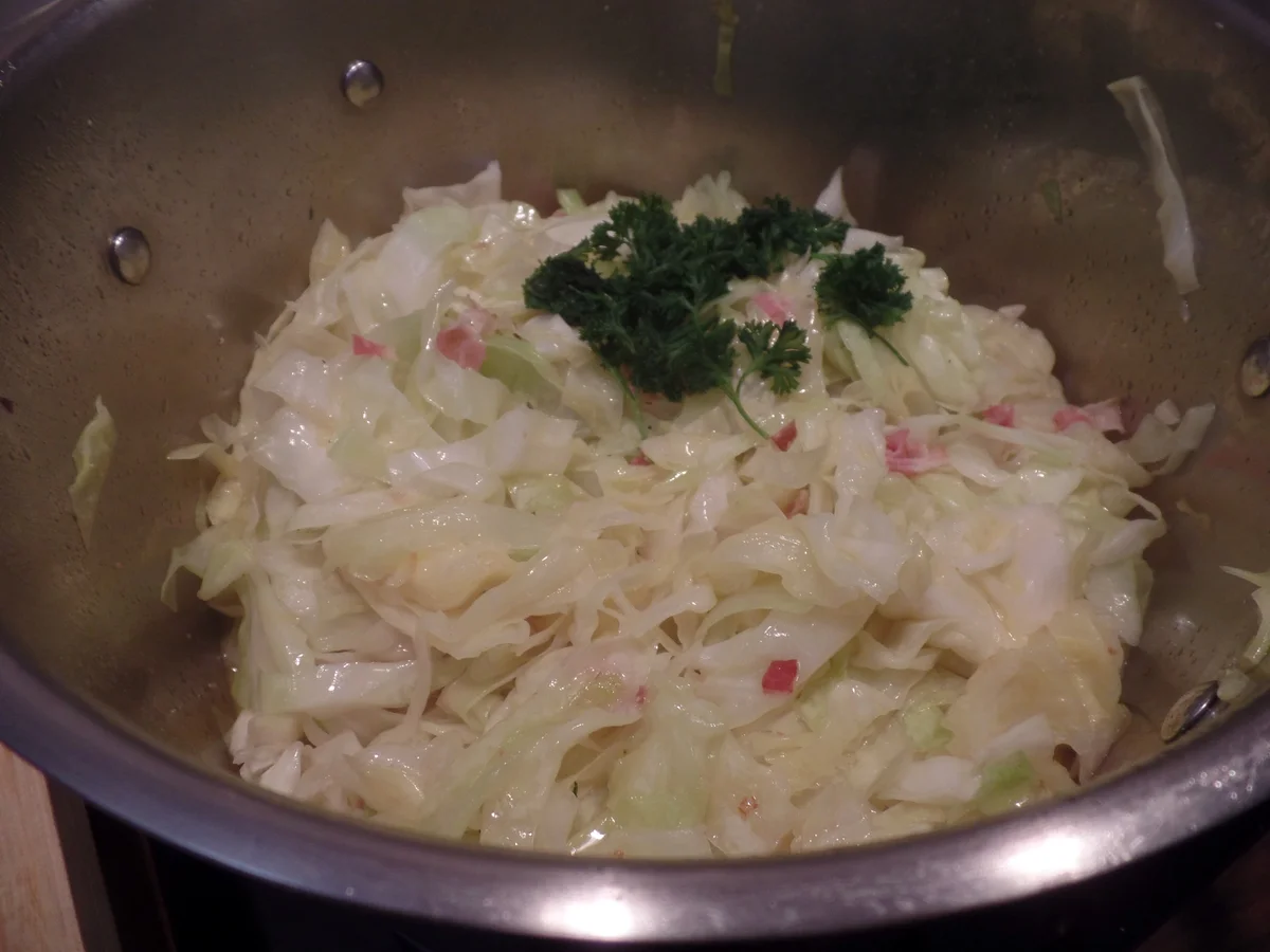 Zanderfilets auf Spitzkohl und Sahneschaum - Rezept - Bild Nr. 15108