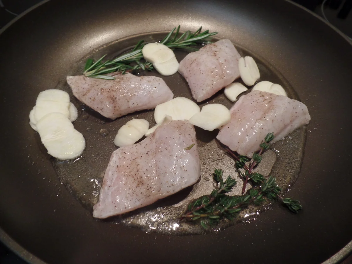 Zanderfilets auf Spitzkohl und Sahneschaum - Rezept - Bild Nr. 15111
