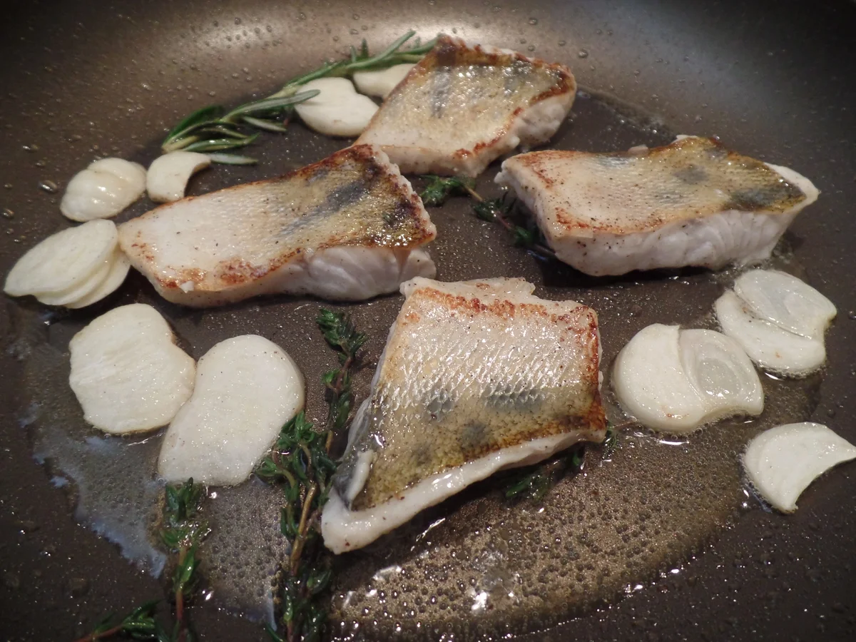 Zanderfilets auf Spitzkohl und Sahneschaum - Rezept - Bild Nr. 15112