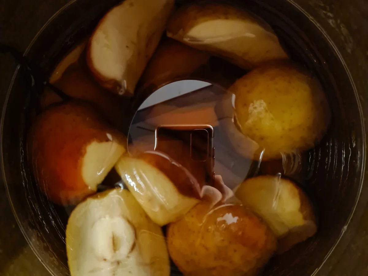 Rezept: Bratapfel Likör Bild Nr. 15100 Bratapfel Likör - Rezept - Bild Nr. 15100