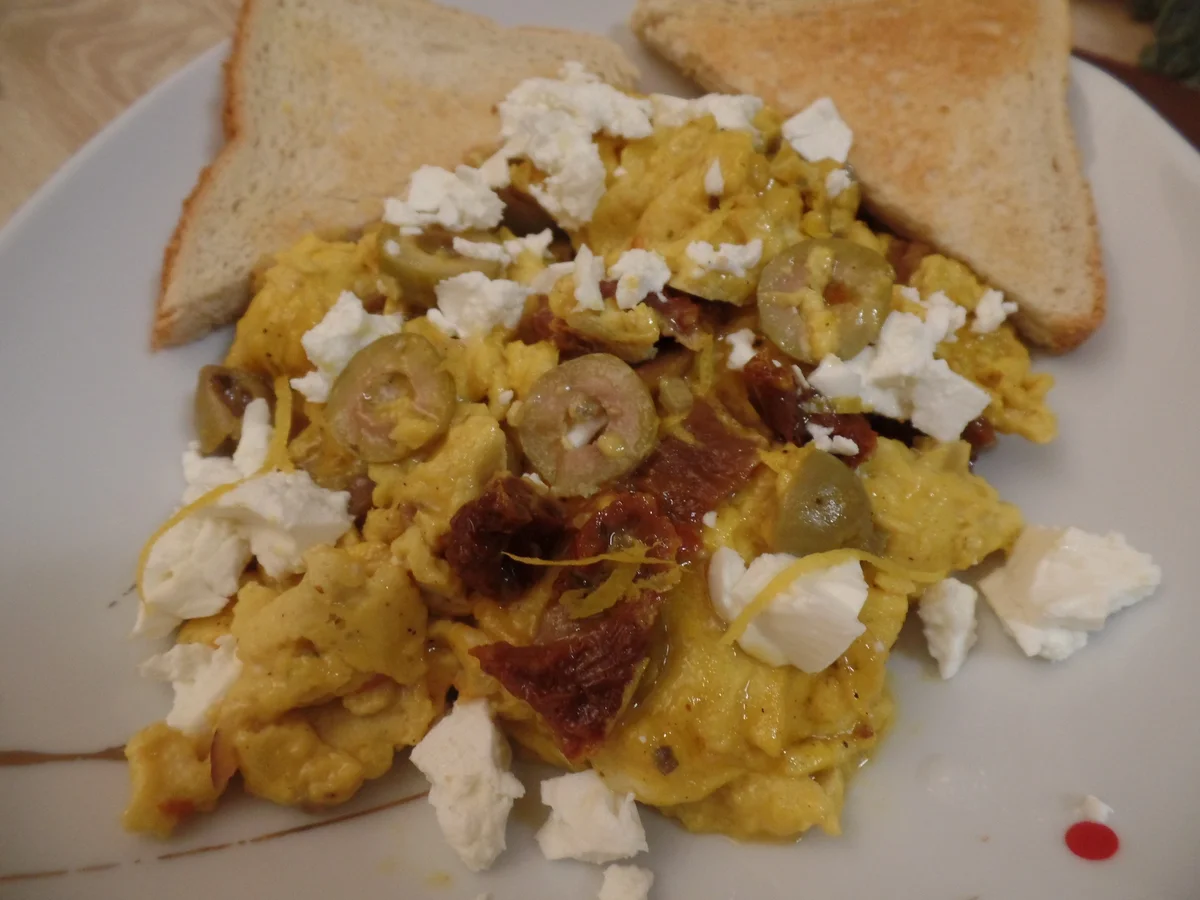 Rezept: Oliven-Tomaten-Feta-Rührei Bild Nr. 15099 Oliven-Tomaten-Feta-Rührei - Rezept - Bild Nr. 15099