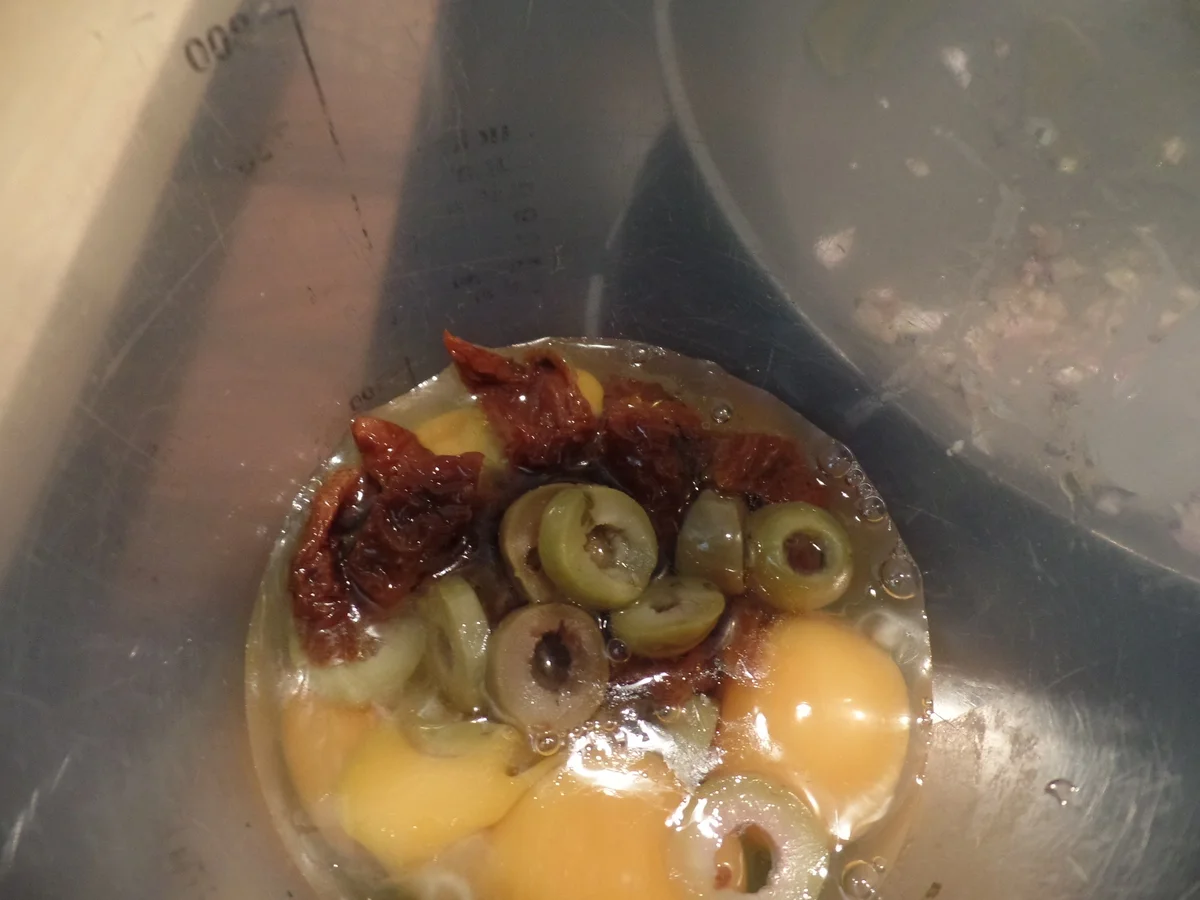 Rezept: Oliven-Tomaten-Feta-Rührei Bild Nr. 15102 Oliven-Tomaten-Feta-Rührei - Rezept - Bild Nr. 15102