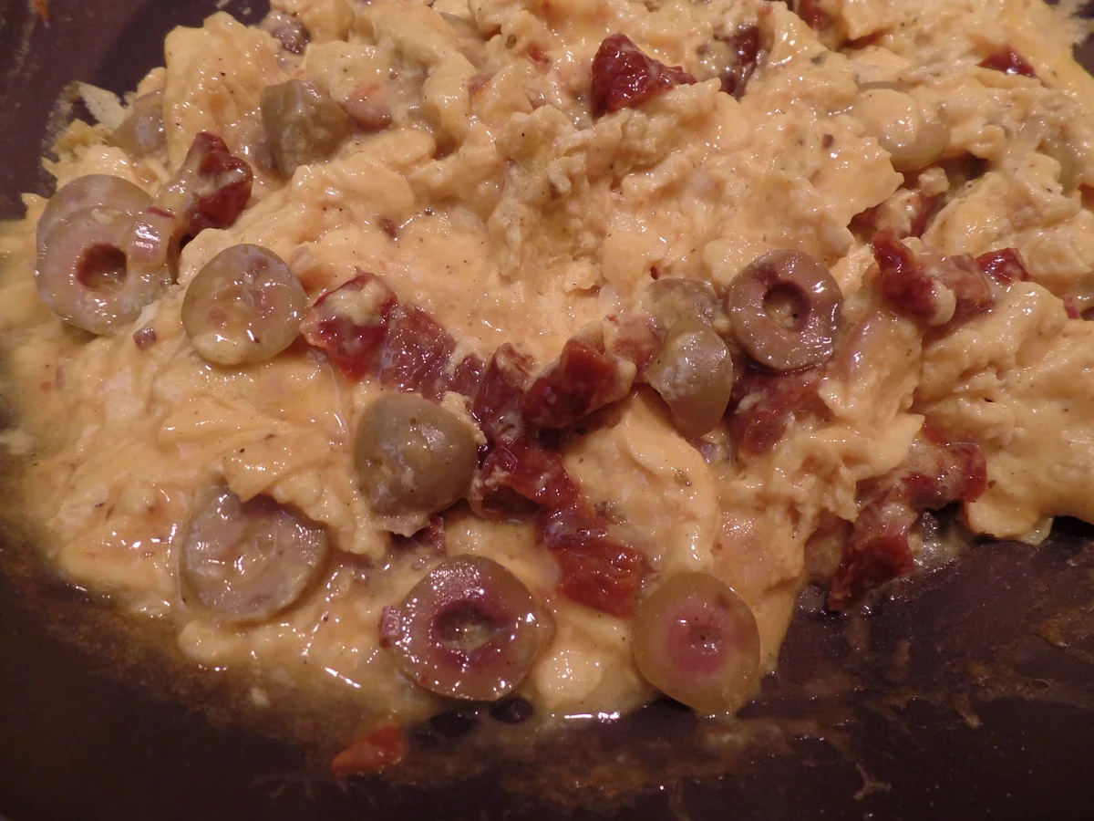 Rezept: Oliven-Tomaten-Feta-Rührei Bild Nr. 15105 Oliven-Tomaten-Feta-Rührei - Rezept - Bild Nr. 15105