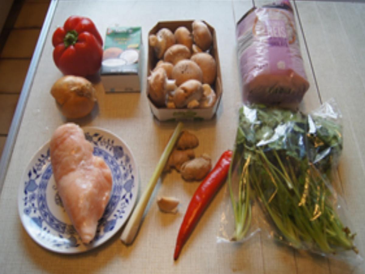 Chicken Curry mit Kokosmilch, gemischten Gemüse und gelben Basmatireis - Rezept - Bild Nr. 15100