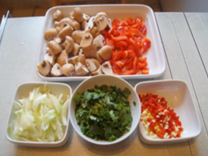 Chicken Curry mit Kokosmilch, gemischten Gemüse und gelben Basmatireis - Rezept - Bild Nr. 15105