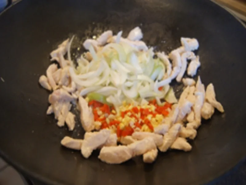 Chicken Curry mit Kokosmilch, gemischten Gemüse und gelben Basmatireis - Rezept - Bild Nr. 15108