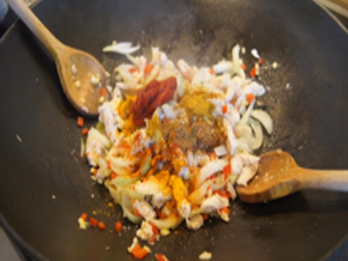 Chicken Curry mit Kokosmilch, gemischten Gemüse und gelben Basmatireis - Rezept - Bild Nr. 15109