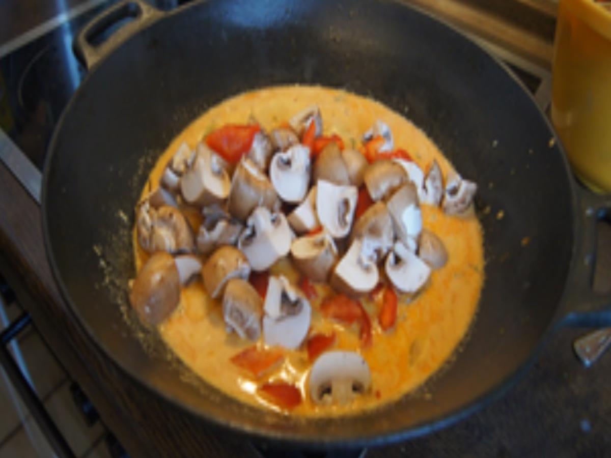 Chicken Curry mit Kokosmilch, gemischten Gemüse und gelben Basmatireis - Rezept - Bild Nr. 15112