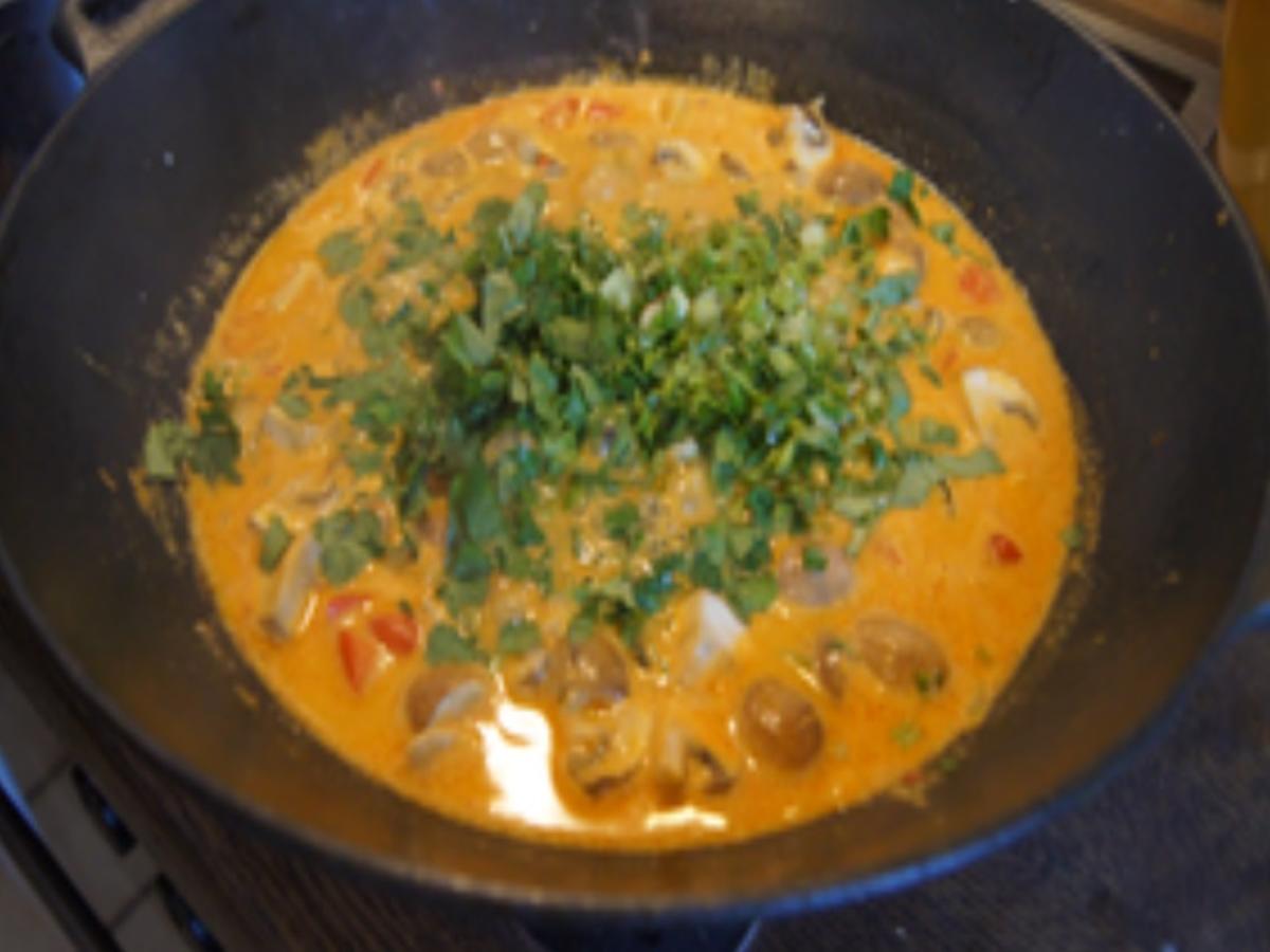 Chicken Curry mit Kokosmilch, gemischten Gemüse und gelben Basmatireis - Rezept - Bild Nr. 15114