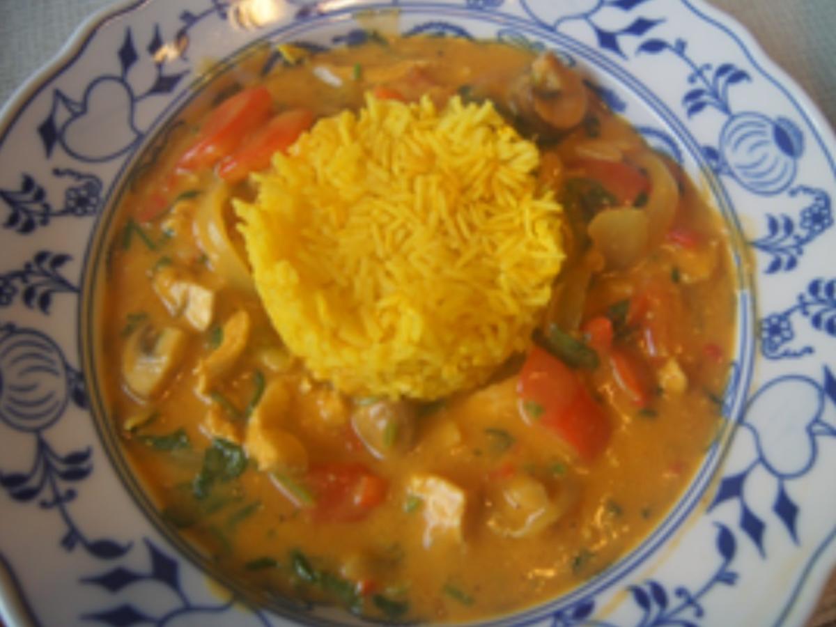 Chicken Curry mit Kokosmilch, gemischten Gemüse und gelben Basmatireis - Rezept - Bild Nr. 15117