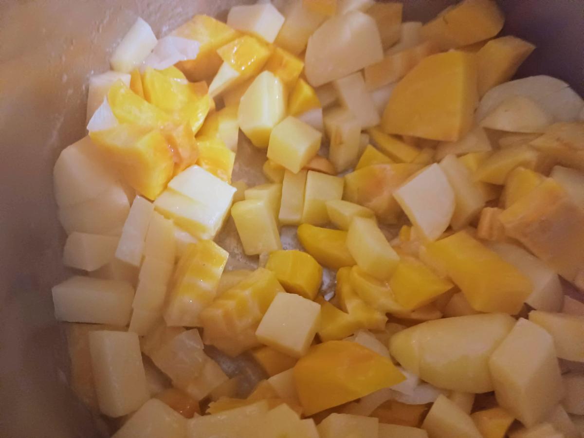 Kartoffel - Gelbe Bete - Cremesuppe zur kochbar Challenge Dezember 2021 - Rezept - Bild Nr. 15104