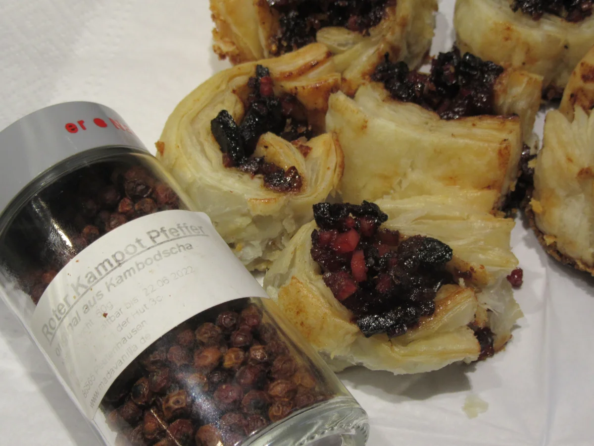 Fingerfood Blätterteigröllchen zur kochbar Challenge 2021 - Rezept - Bild Nr. 15144