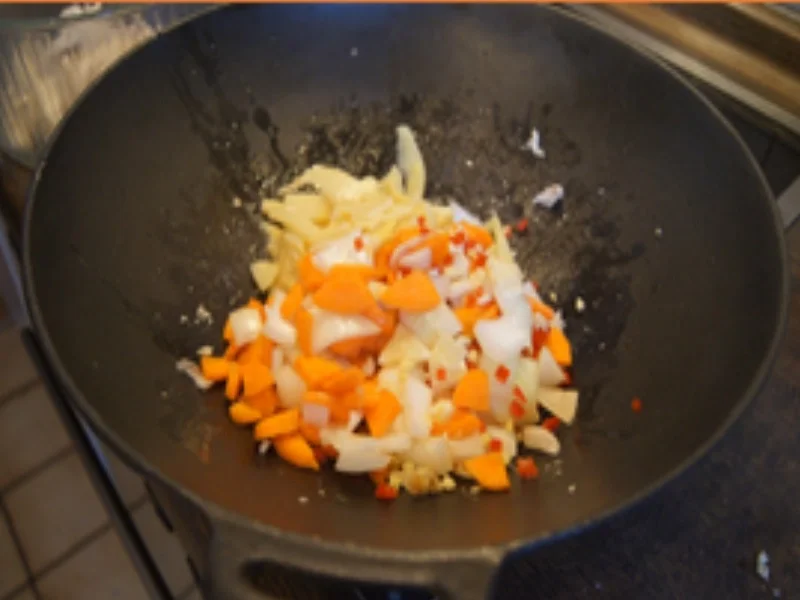 Gebratenes Hähnchenbrustfilet mit bunten Gemüse und Basmatireis - Rezept - Bild Nr. 15147