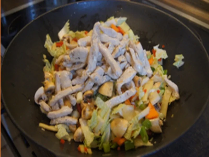 Gebratenes Hähnchenbrustfilet mit bunten Gemüse und Basmatireis - Rezept - Bild Nr. 15149