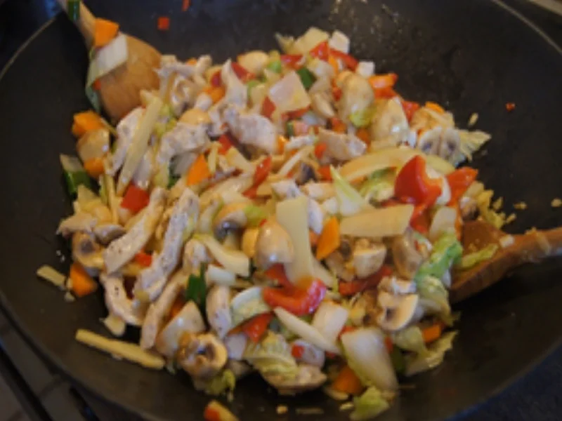 Gebratenes Hähnchenbrustfilet mit bunten Gemüse und Basmatireis - Rezept - Bild Nr. 15150