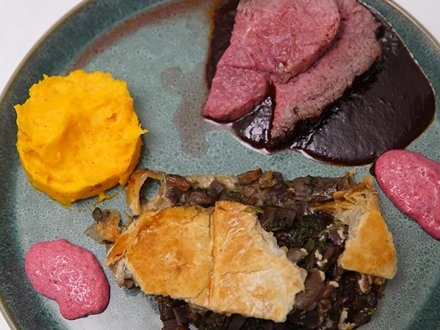 Roastbeef mit Pilzstrudel und Kürbis-Püree - Rezept - Bild Nr. 2