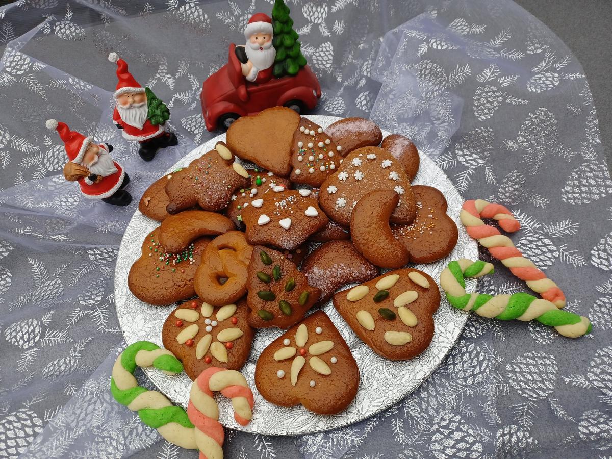 1:12 Weihnachtsteller in Zinnoptik 3cm mit leckeren Lebkuchen 